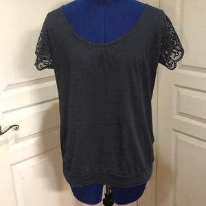 H&M Gray Scoop Neck T-shirt w/Lace Sleeve Medium